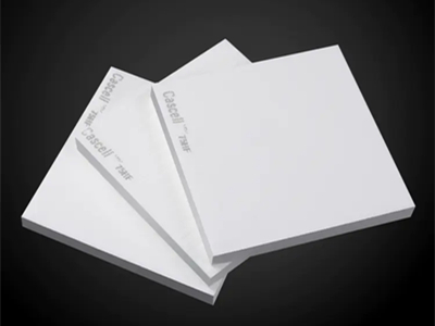 高性能塑料型材采用真空擠壓成型